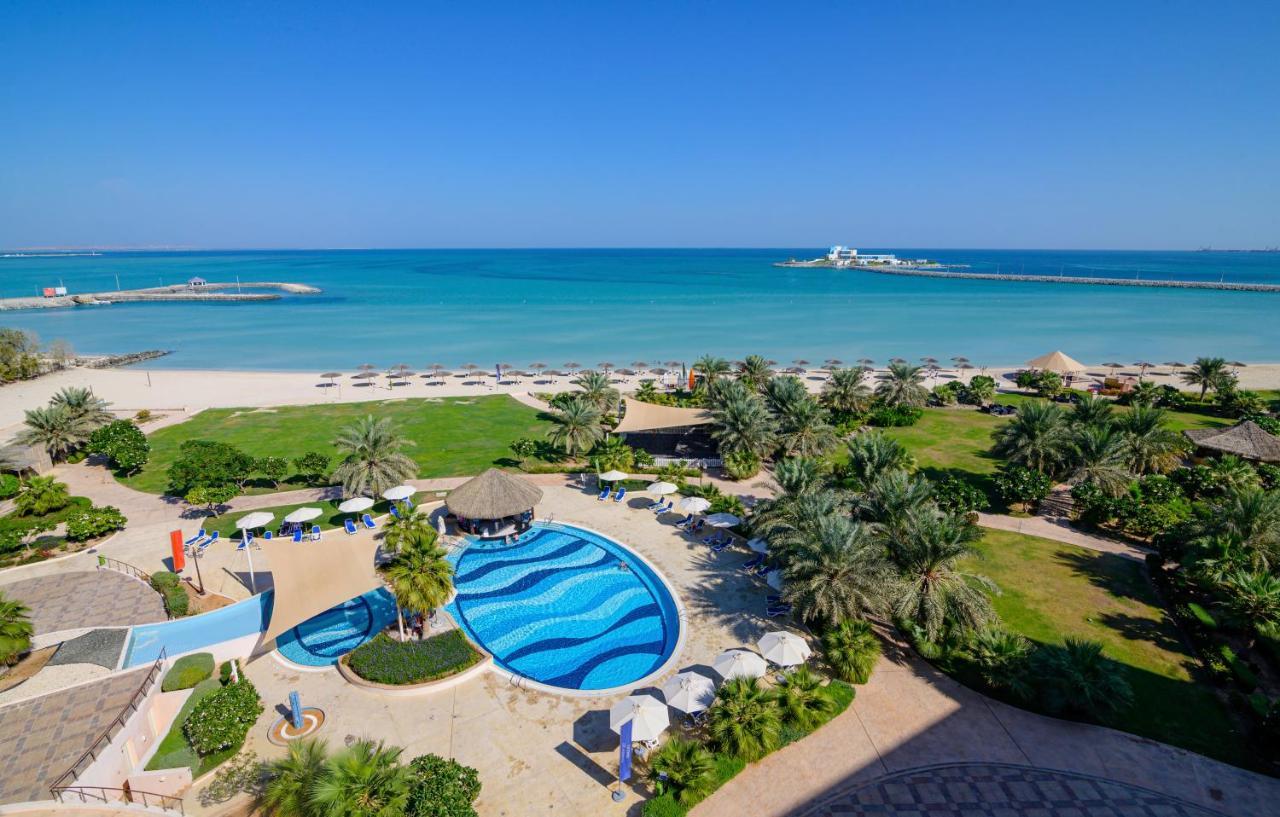 Danat Jebel Dhanna Resort Ngoại thất bức ảnh Aerial view of the beach at the Jumeirah Beach Hotel