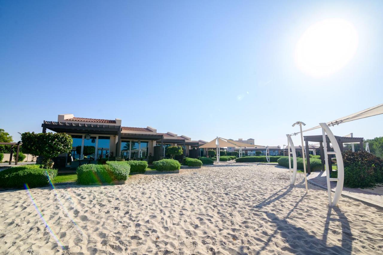 Danat Jebel Dhanna Resort Ngoại thất bức ảnh The beach at the Jumeirah Beach Hotel