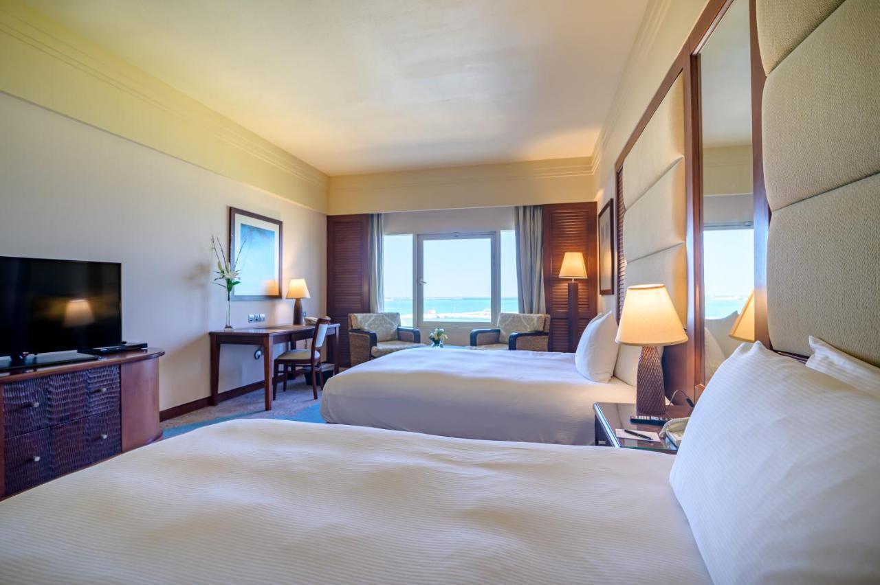 Danat Jebel Dhanna Resort Ngoại thất bức ảnh A room at the hotel
