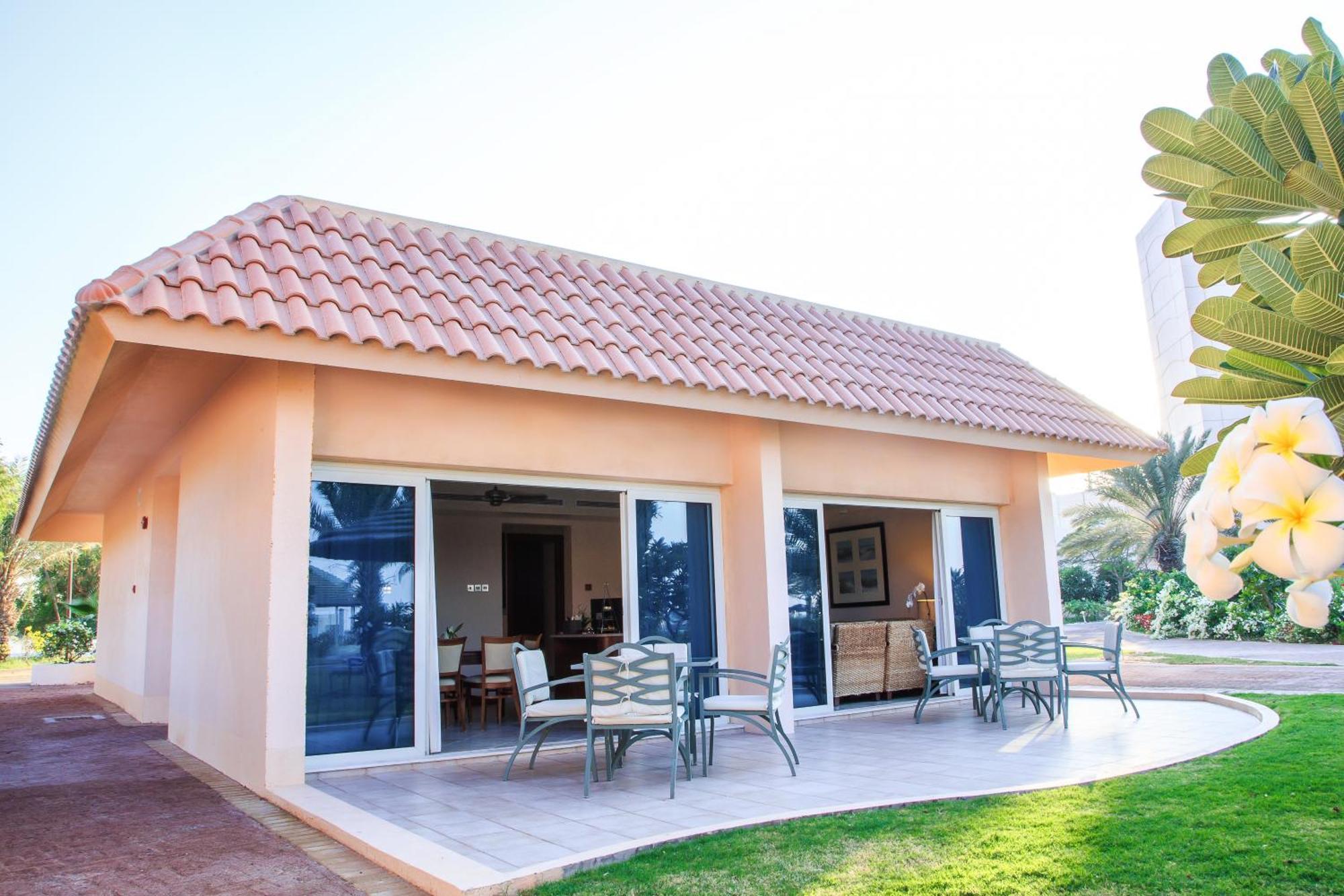 Danat Jebel Dhanna Resort Phòng bức ảnh A villa at the resort