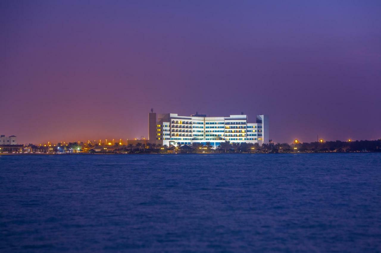 Danat Jebel Dhanna Resort Ngoại thất bức ảnh The Grand Hotel